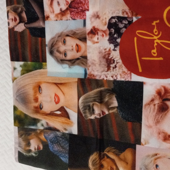 TAYLOR SWIFT Pillow Cover - Picture 2 of 5